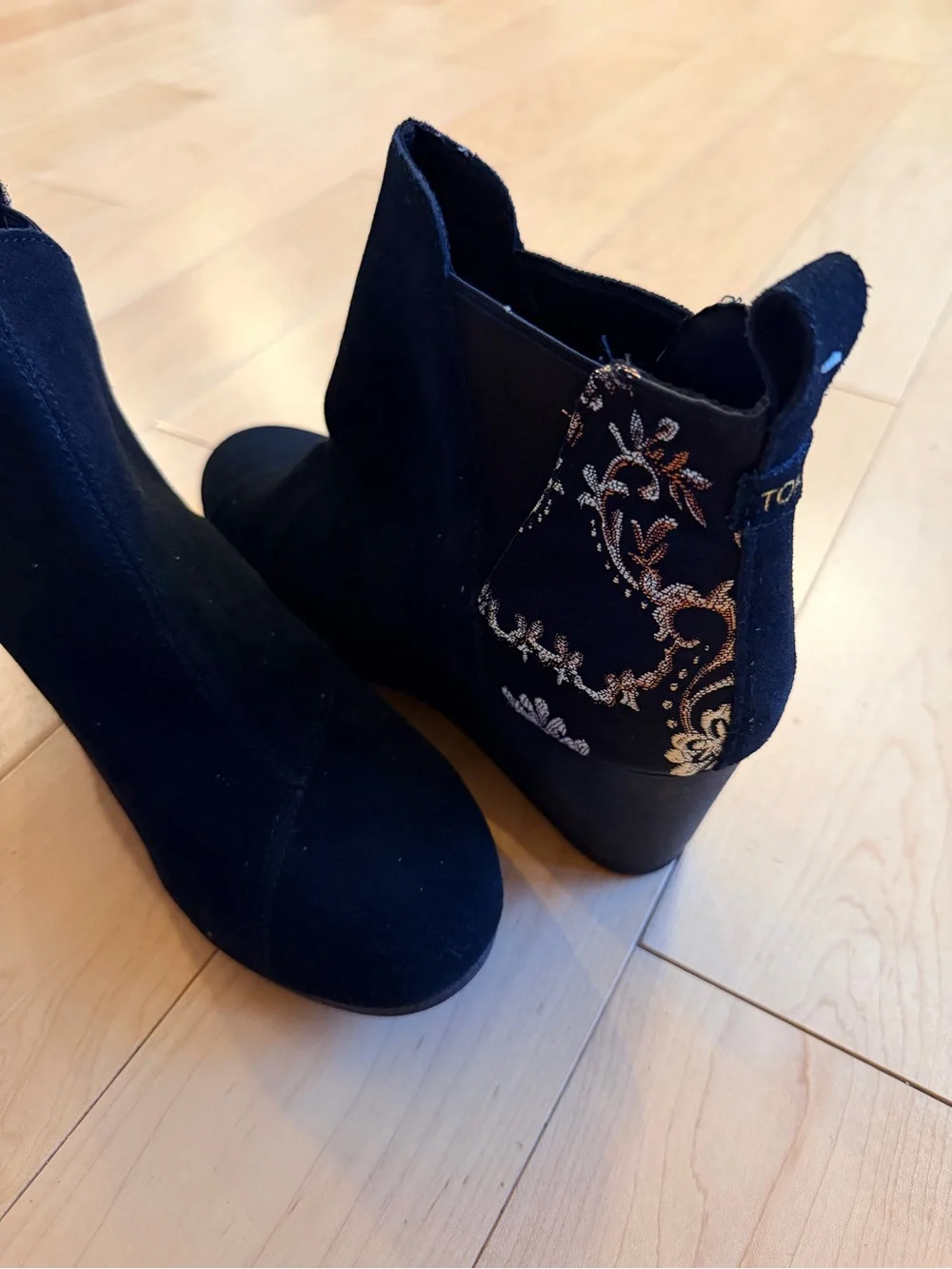 TOMS Kelsey Black Suede Floral Brocade Wedge Ankle Boots Women’s 9.5 NWOB